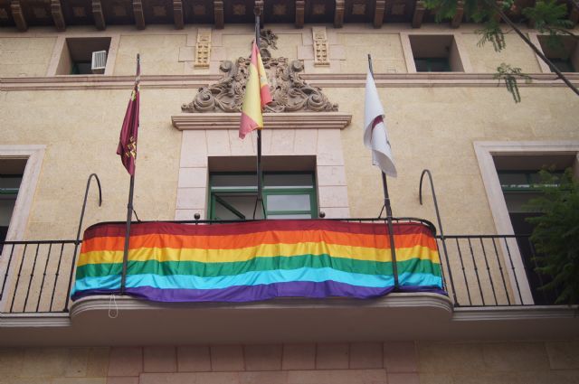 El Ayuntamiento de Totana se suma a las reivindicaciones del colectivo LGTB y muestra su repulsa al cualquier tipo de manifestacin homfona