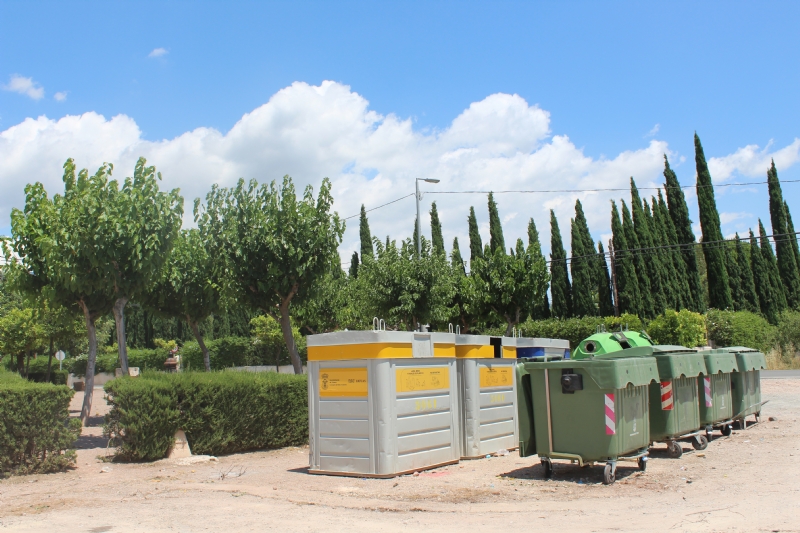 La Concejala de Medio Ambiente insta a los ciudadanos a realizar un uso adecuado de los contenedores en las zonas de los Huertos y el extrarradio en verano