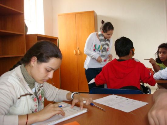 LOS USUARIOS DEL PROGRAMA DE "INTEGRACIÓN SOCIOEDUCATIVA DE MENORES Y JÓVENES  EN SITUACIÓN O RIESGO DE EXCLUSIÓN SOCIAL" REALIZAN UN TALLER DE TÉCNICAS DE COOPERACIÓN GRUPAL