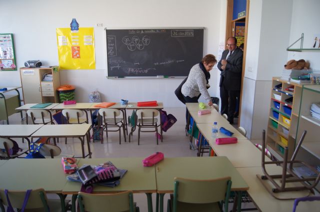 EL CONSEJERO DE EDUCACIÓN  Y LA ALCALDESA DE TOTANA VISITAN EL NUEVO AULARIO DEL CEIP "COMARCAL-DEITANIA QUE HA ENTRADO EN FUNCIONAMIENTO EN EL PRESENTE CURSO ESCOLAR 2013/14 Y SE HA PRESENTADO A TODA LA COMUNIDAD EDUCATIVA