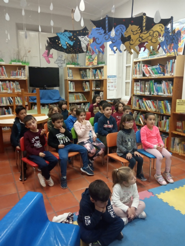 Las concejalas de Cultura e Igualdad celebran el Cuentacuentos en la Biblioteca Municipal Mateo Garca con motivo del Da Internacional contra la Violencia de Gnero