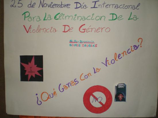LA CONCEJALA DE MUJER E IGUALDAD DE OPORTUNIDADES ENTREGA EL PREMIO DEL I CONCURSO DE CARTELES SOBRE LA VIOLENCIA DE GNERO
