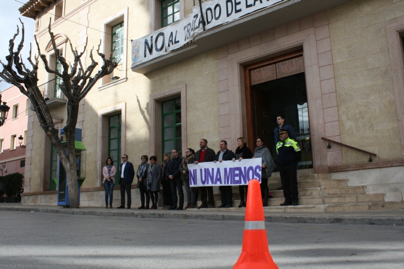 Se guarda un minuto de silencio en seal de condena y repulsa por el ltimo presunto caso de violencia machista en Benicssim (Castelln)