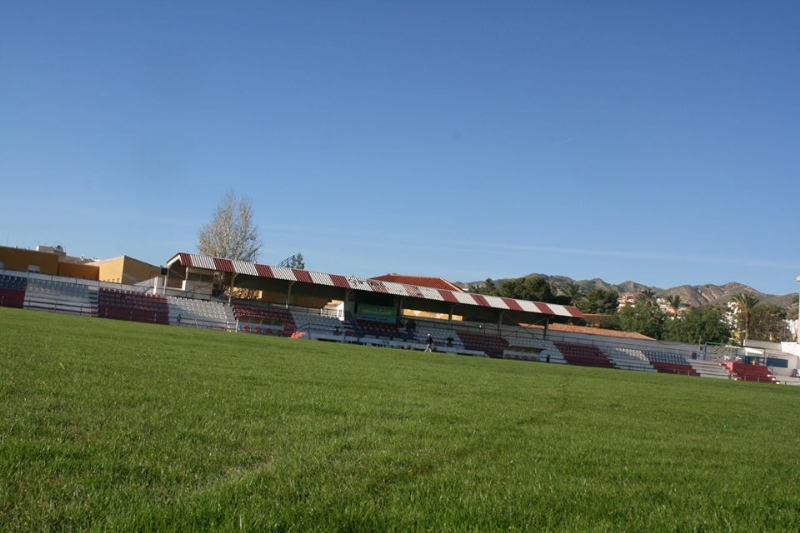 Finalizan los trabajos de resiembra del csped del estadio municipal Juan Cayuela, que podr ser utilizado en un tiempo prudencial 