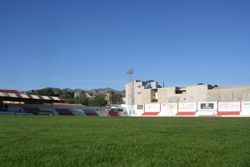 Finalizan los trabajos de resiembra del csped del estadio municipal Juan Cayuela, que podr ser utilizado en un tiempo prudencial 