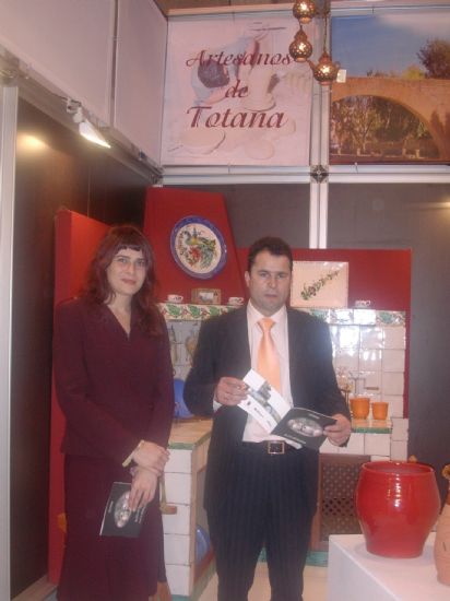 TOTANA PRESENTA SU OFERTA TURSTICA EN FITUR CON UN EXPOSITOR PROPIO QUE EST TENIENDO CENTENARES DE VISITAS DIARIAS Y  EN EL QUE SE PRESENTAN LAS RUTAS DE LA ALFARERA