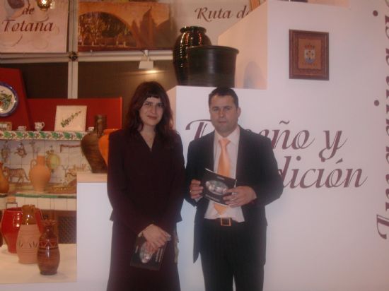TOTANA PRESENTA SU OFERTA TURSTICA EN FITUR CON UN EXPOSITOR PROPIO QUE EST TENIENDO CENTENARES DE VISITAS DIARIAS Y  EN EL QUE SE PRESENTAN LAS RUTAS DE LA ALFARERA