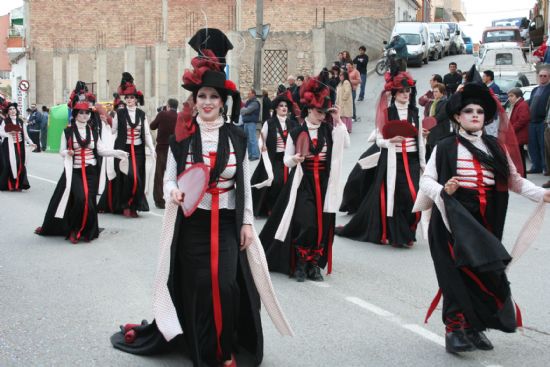 MILES DE PERSONAS SE ECHAN A LA CALLE PARA DISFRUTAR DE LOS DESFILES DE CARNAVAL INFANTIL Y DE ADULTOS