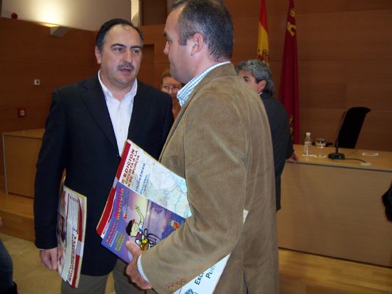 AUTORIDADES MUNICIPALES ASISTEN EN MURCIA A LA PRESENTACIN DE LA XXVIII VUELTA CICLISTA A LA REGIN, DONDE TOTANA ACOGER COMO NOVEDAD LA LLEGADA DE LA SEGUNDA ETAPA A LA CALLE GENERAL AZNAR EL PRXIMO DA 5 DE MARZO