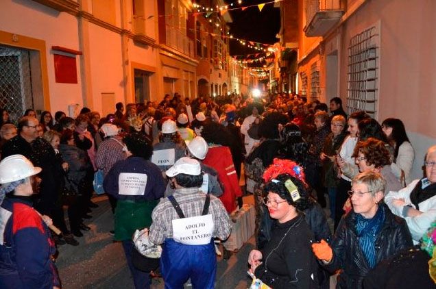 Maana se celebrar la tradicional Concentracin de Mscaras en la plaza de la Constitucin (21:00 horas) y posterior pasacalles a la calle San Cristbal