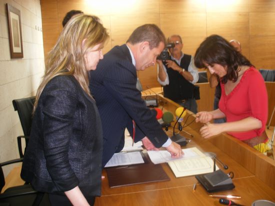 TOMAN POSESIN 7 FUNCIONARIOS POR PROMOCIN INTERNA, DE LOS QUE 5 SON ADMINISTRATIVOS Y 2 ESPECIALISTAS DE OFICIOS VARIOS