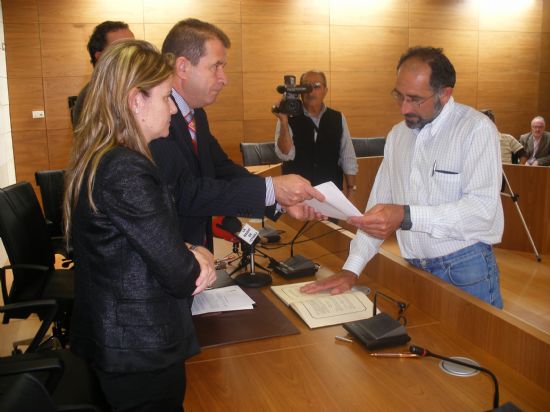 TOMAN POSESIN 7 FUNCIONARIOS POR PROMOCIN INTERNA, DE LOS QUE 5 SON ADMINISTRATIVOS Y 2 ESPECIALISTAS DE OFICIOS VARIOS
