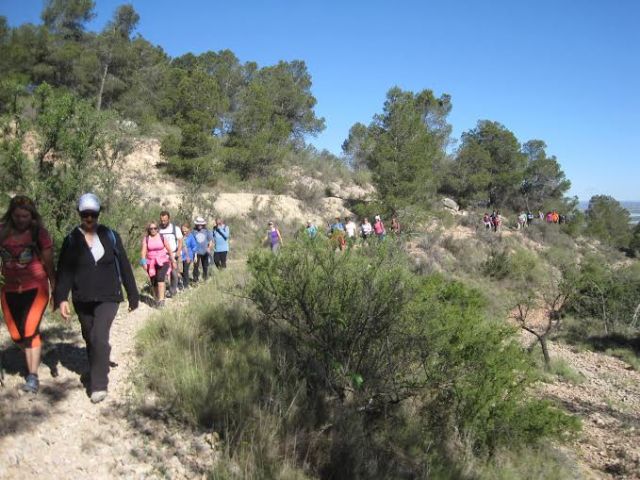Cerca de una treintena de deportistas participan en la Ruta de Senderismo organizada por la Concejala de Deportes al paraje del Madroal (Cieza)