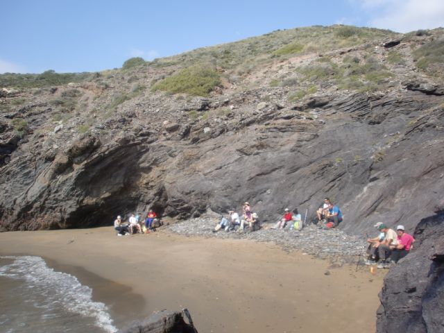 LA CONCEJALÍA DE DEPORTES ORGANIZÓ UNA RUTA DE SENDERISMO POR LA COSTA CARTAGENERA CON LA ASISTENCIA DE 23 PERSONAS