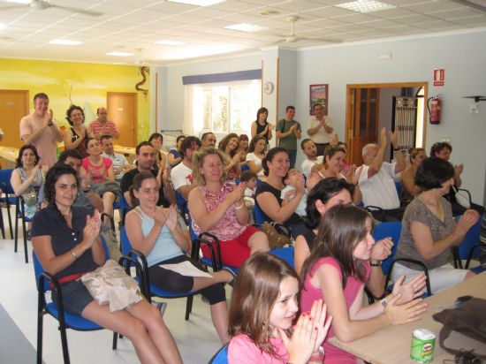 AUTORIDADES MUNICIPALES CLAUSURAN LOS SERVICIOS DEL CURSO 2010/2011 DE LA ASOCIACIÓN DE "DGENES" QUE SE CELEBRÓ EN EL CENTRO DE DÍA Y FORMACIÓN PERMANENTE EN HEMOFILIA DE "LA CHARCA"