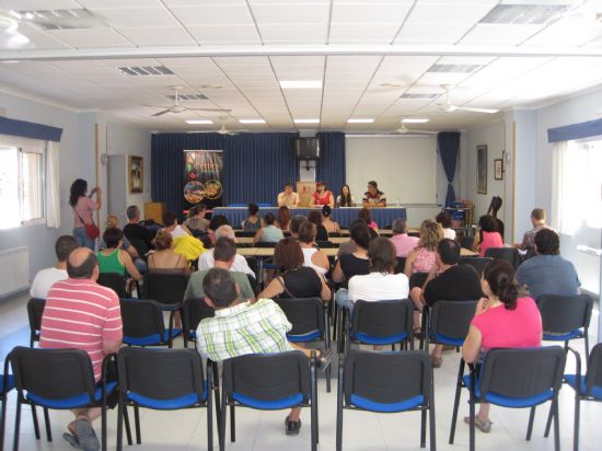 AUTORIDADES MUNICIPALES CLAUSURAN LOS SERVICIOS DEL CURSO 2010/2011 DE LA ASOCIACIÓN DE "DGENES" QUE SE CELEBRÓ EN EL CENTRO DE DÍA Y FORMACIÓN PERMANENTE EN HEMOFILIA DE "LA CHARCA"