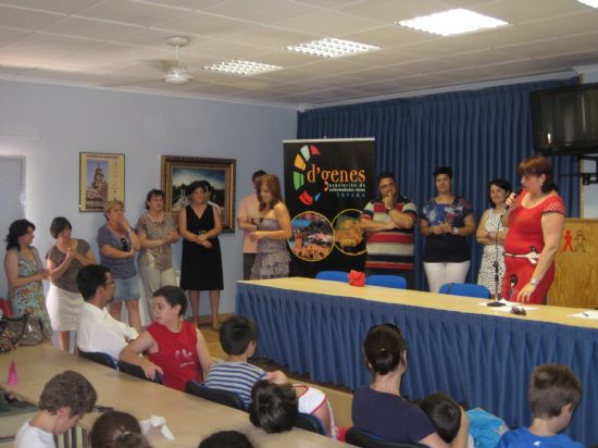 AUTORIDADES MUNICIPALES CLAUSURAN LOS SERVICIOS DEL CURSO 2010/2011 DE LA ASOCIACIÓN DE "DGENES" QUE SE CELEBRÓ EN EL CENTRO DE DÍA Y FORMACIÓN PERMANENTE EN HEMOFILIA DE "LA CHARCA"