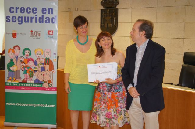 DIEZ ESCOLARES DE TOTANA SE HACEN CON LOS PREMIOS CRECE EN SEGURIDAD 2013 TRAS LA PARTICIPACIÓN EN EL CERTAMEN DE DIBUJO MEDIANTE EL CUAL HAN CONOCIDO LA PREVENCIÓN EN RIESGOS LABORALES