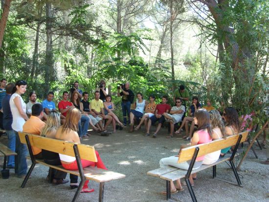 UNA VEINTENA DE JVENES REALIZAN LABORES DE CONSERVACIN DEL ENTORNO NATURAL EN EL X CAMPO DE TRABAJO INTERNACIONAL MEDIOAMBIENTAL EN EL PARQUE REGIONAL DE SIERRA ESPUA