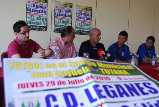 LAS INSTALACIONES DEPORTIVAS MUNICIPALES ACOGEN LOS ENTRENAMIENTOS DE LA PRETEMPORADA DEL C.D. LEGANÉS, QUE MILITA EN 2 DIVISIÓN B, QUE INAUGURA EL NUEVO CAMPO DE CESPED NATURAL DEL POLIDEPORTIVO "6 DE DICIEMBRE"