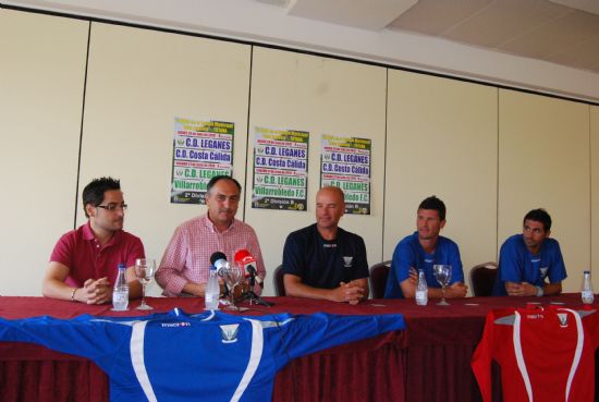 LAS INSTALACIONES DEPORTIVAS MUNICIPALES ACOGEN LOS ENTRENAMIENTOS DE LA PRETEMPORADA DEL C.D. LEGANÉS, QUE MILITA EN 2 DIVISIÓN B, QUE INAUGURA EL NUEVO CAMPO DE CESPED NATURAL DEL POLIDEPORTIVO "6 DE DICIEMBRE"