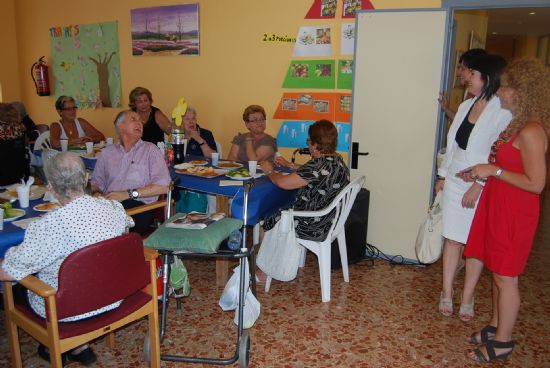 AUTORIDADES MUNICIPALES PARTICIPAN CON LOS USUARIOS DE LA RESIDENCIA LA PURÍSIMA Y CON SUS FAMILIARES EN "LA FIESTA DEL ABUELO" 