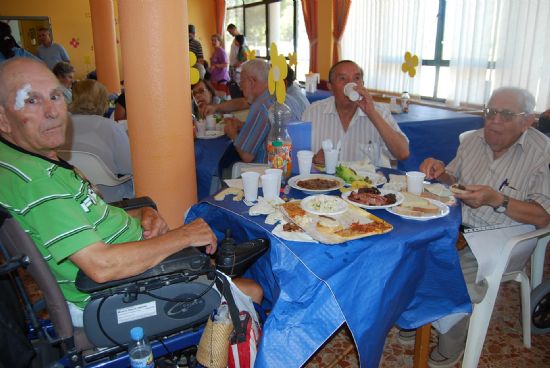 AUTORIDADES MUNICIPALES PARTICIPAN CON LOS USUARIOS DE LA RESIDENCIA LA PURÍSIMA Y CON SUS FAMILIARES EN "LA FIESTA DEL ABUELO" 