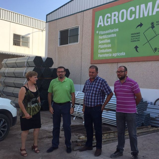 El alcalde y la concejal de Desarrollo Econmico visitan varias empresas del polgono El Saladar con el fin de explicar las pretensiones municipales en materia de poltica industrial