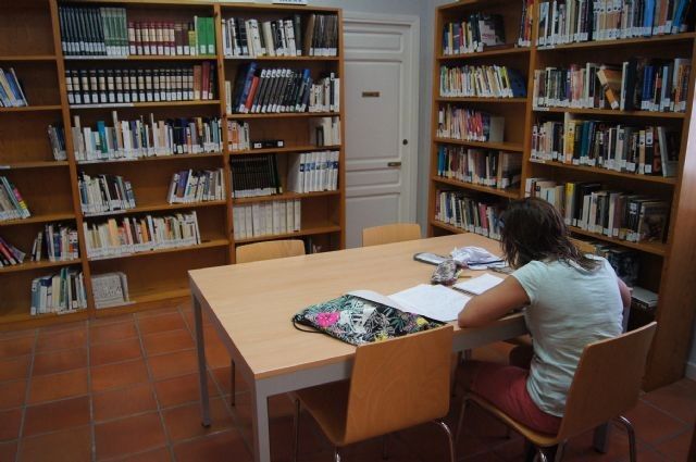 La biblioteca municipal "Mateo García" permanecerá cerrada del 14 al 25 de agosto, ambos inclusive; abriendo, de nuevo, el próximo 28 de agosto