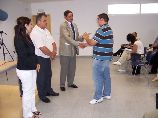 LOS CUATRO TALLERES DE ALBAILERA, CERRAJERA, JARDINERA Y ELECTRICIDAD DE LA ESCUELA TALLER SANTA EULALIA SE CLAUSURAN CON LA ENTREGA DE DIPLOMAS A UN TOTAL DE 32 ALUMNOS DEL MUNICIPIO