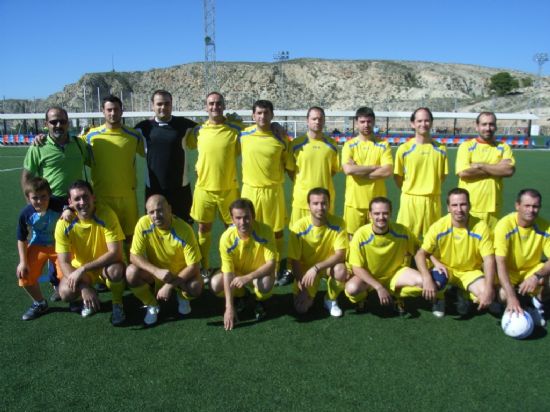 LOS EQUIPOS "ANTONIO FUENTES MÉNDEZ" Y "MUEBLES MONDRIÁN" AGUANTAN EL RITMO DEL LÍDER DE LA COMPETICIÓN, "LOS PACHUCHOS", EN LA QUINTA JORNADA DE LA LIGA DE FÚTBOL AFICIONADO "JUEGA LIMPIO"