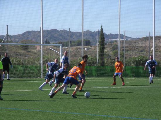 LOS EQUIPOS "ANTONIO FUENTES MÉNDEZ" Y "MUEBLES MONDRIÁN" AGUANTAN EL RITMO DEL LÍDER DE LA COMPETICIÓN, "LOS PACHUCHOS", EN LA QUINTA JORNADA DE LA LIGA DE FÚTBOL AFICIONADO "JUEGA LIMPIO"