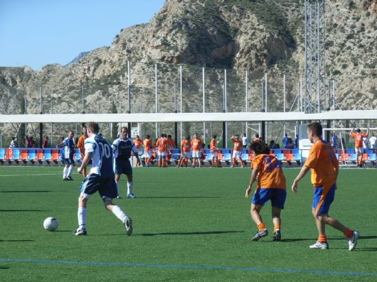 LOS EQUIPOS "ANTONIO FUENTES MÉNDEZ" Y "MUEBLES MONDRIÁN" AGUANTAN EL RITMO DEL LÍDER DE LA COMPETICIÓN, "LOS PACHUCHOS", EN LA QUINTA JORNADA DE LA LIGA DE FÚTBOL AFICIONADO "JUEGA LIMPIO"