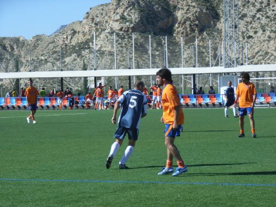 LOS EQUIPOS "ANTONIO FUENTES MÉNDEZ" Y "MUEBLES MONDRIÁN" AGUANTAN EL RITMO DEL LÍDER DE LA COMPETICIÓN, "LOS PACHUCHOS", EN LA QUINTA JORNADA DE LA LIGA DE FÚTBOL AFICIONADO "JUEGA LIMPIO"