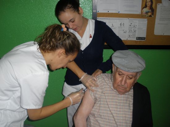 LA CAMPAÑA DE VACUNACIÓN CONTRA LA GRIPE A SE ACERCA A LOS USUARIOS DE LOS CENTROS DE DÍA DE PERSONAS MAYORES DEPENDIENTES