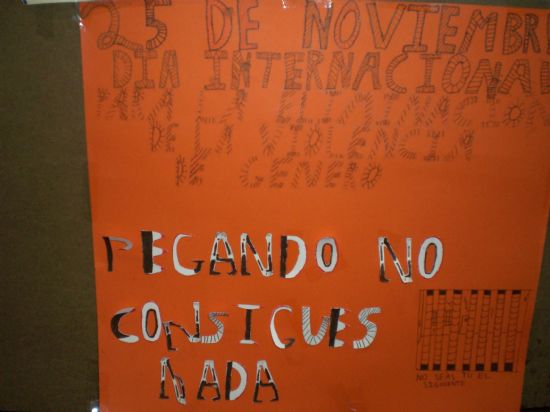 EL PREMIO DEL I CONCURSO DE CARTELES SOBRE VIOLENCIA DE GNERO, EN EL QUE HAN PARTICIPADO ESCOLARES CON EDADES COMPRENDIDAS ENTRE LOS 12 Y 18 AOS, SE ENTREGAR EL JUEVES 29 DE NOVIEMBRE A LAS SIETE DE LA TARDE EN EL SALN DE PLENOS DEL AYUNTAMIENTO 