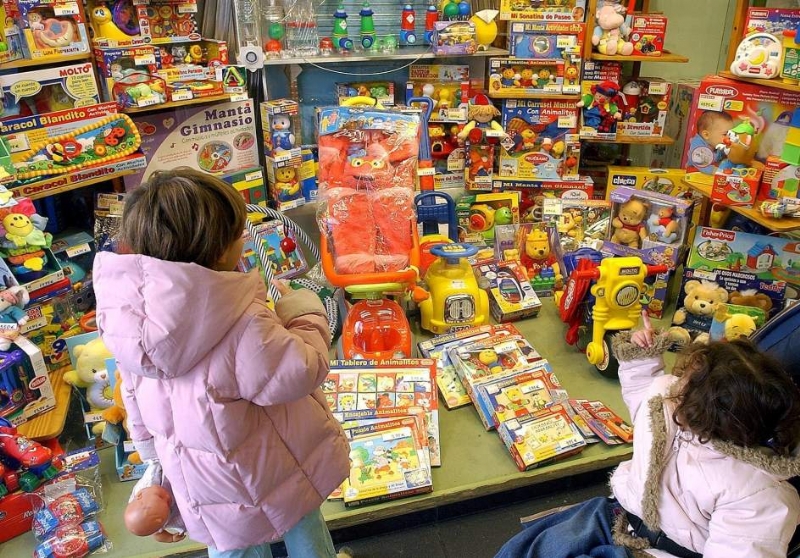 El Servicio de Asesoramiento al Usuario de los Servicios Municipales realiza una serie de recomendaciones para la compra de los juguetes durante la campaña de Navidad y Reyes 