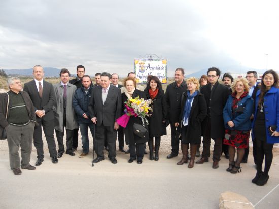 EL EMPRESARIO ANTONIO FUENTES MÉNDEZ DA NOMBRE A LA PRINCIPAL AVENIDA DE ACCESO AL POLÍGONO INDUSTRIAL DESDE LA N-340, A LA ALTURA DEL PARAJE DE LA CEÑA DEL HIERRO, QUE SE HA INAUGURADO PARA RECONOCER SU LABOR EMPRESARIAL Y EMPRENDEDORA