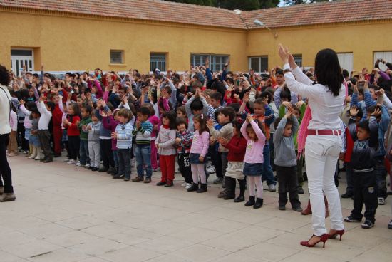 EL ALCALDE DE TOTANA Y LA DIRECTORA GENERAL DE CENTROS ASISTEN AL ACTO QUE ARRANCA CON LAS ACTIVIDADES PROGRAMADAS PARA CONMEMORAR EL 65 ANIVERSARIO DEL COLEGIO "LA CRUZ"