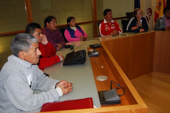 EL ALCALDE DE TOTANA Y EL CONCEJAL DE BIENESTAR SOCIAL PRESENTAN A LAS ASOCIACIONES DE INMIGRANTES EL II PLAN MUNICIPAL PARA LA INTEGRACIÓN Y CONVIVENCIA DE PERSONAS INMIGRANTES