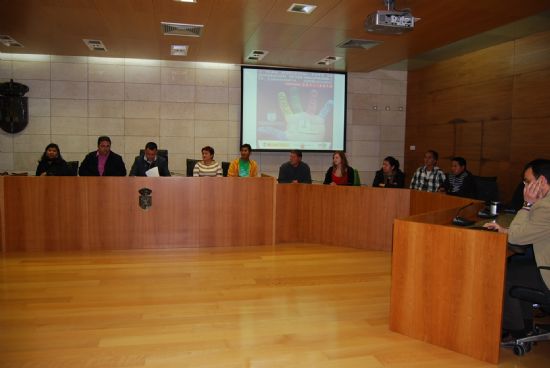 EL ALCALDE DE TOTANA Y EL CONCEJAL DE BIENESTAR SOCIAL PRESENTAN A LAS ASOCIACIONES DE INMIGRANTES EL II PLAN MUNICIPAL PARA LA INTEGRACIÓN Y CONVIVENCIA DE PERSONAS INMIGRANTES