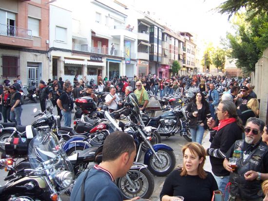 LA CONCEJAL DE CULTURA Y TURISMO RECIBE A LOS MS DE 2.000 MOTEROS, QUE PARTICIPARON EN LA XVI CONCENTRACIN DE MOTOS CUSTOM Y HARLEY DAVISON DE ALHAMA, DURANTE SU VISITA A LA CIUDAD DE TOTANA