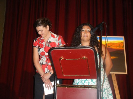 UN CENTENAR DE ALUMNOS DEL I.E.S. PRADO MAYOR RECIBEN SUS BECAS Y DIPLOMAS EN UNA CEREMONIA DE GRADUACIN CELEBRADA EN EL CENTRO SOCIOCULTURAL LA CRCEL