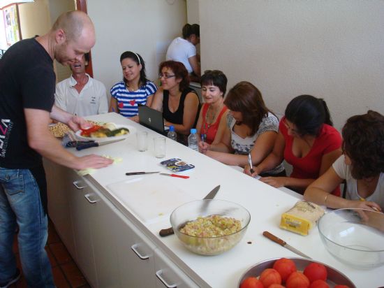 UN TOTAL DE VEINTE ALUMNOS SE INICIAN EN EL MUNDO DE LA COCINA A TRAVÉS DEL PROGRAMA DE CAPACITACIÓN SOCIOLABORAL PARA COLECTIVOS EN RIESGO DE EXCLUSIÓN SOCIAL