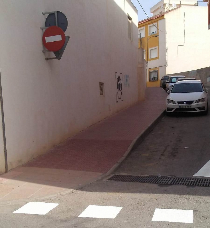 Se efectan trabajos de sealizacin vial que mejorarn el acceso de los vecinos del barrio de la Era Alta a la avenida de Lorca