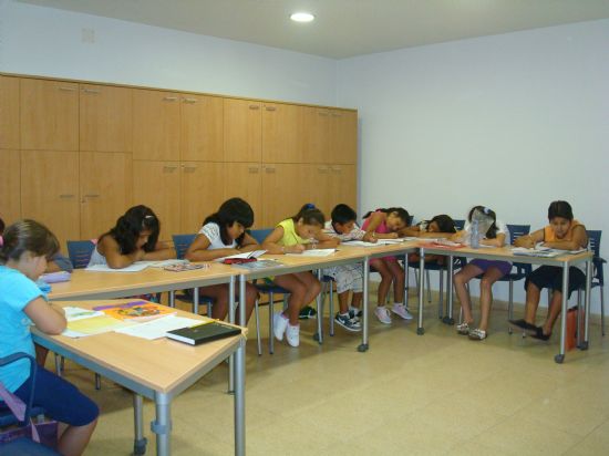 ÉXITO DE PARTICIPACIÓN EN LAS ACTIVIDADES DEL PROGRAMA "VERANO INTERCULTURAL" A TRAVÉS DEL SE REALIZAN TALLERES DE REFUERZO EDUCATIVO Y CURSOS DE INFORMÁTICA 