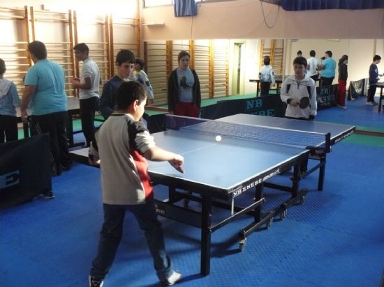 LA CONCEJALÍA DE DEPORTES OFRECE A SUS USUARIOS LA POSIBILIDAD DE PRACTICAR TENIS DE MESA EN LA SALA POLIVALENTE DEL PABELLÓN MUNICIPAL DE DEPORTES 