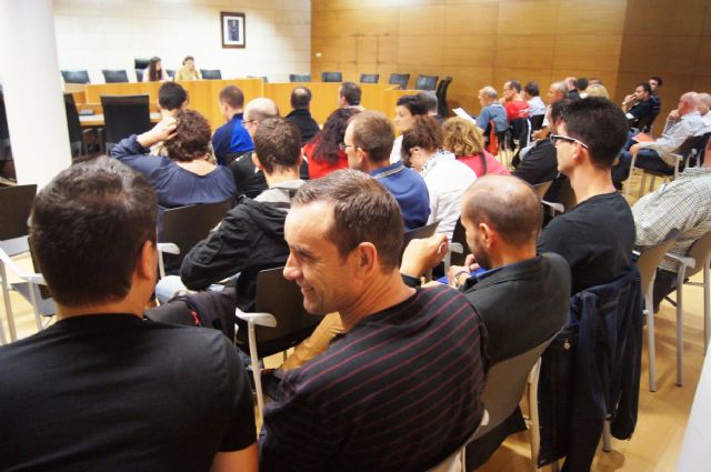 Representantes de 26 clubes de Totana se reúnen con la concejal de Deportes para tratar asuntos que afectan al desarrollo y promoción deportiva de estas entidades
