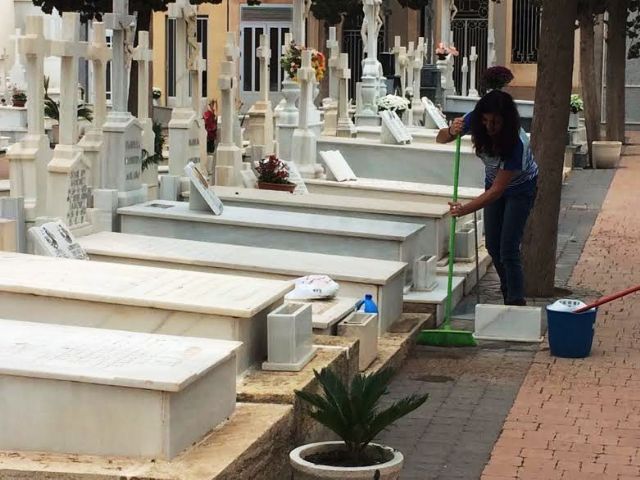 La Concejala de Infraestructuras mantiene operativo todo el dispositivo de servicios en el Cementerio Municipal Nuestra Seora del Carmen para los das del puente de Todos los Santos