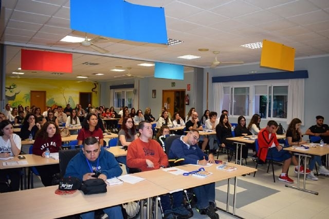 Un total de 75 jóvenes con y sin discapacidad participan en las Jornadas organizadas por FAMDIF/COCEMFE Murcia en el Centro de Formación Formación Permanente 